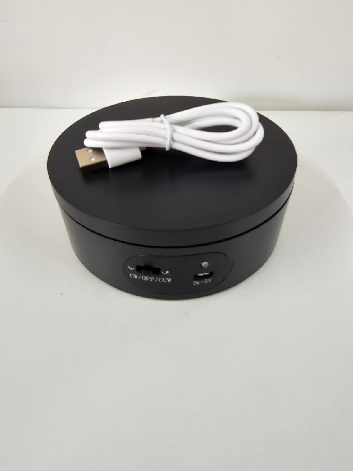 Tech : 2 in 1 Dual Battery or USB Automatic Turntable Display