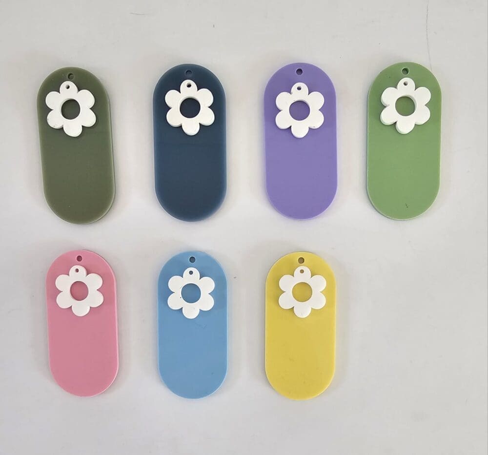 All Colours with Flowers Laser Acrylic Shapes : Pastel Acrylic Range : Blank Oval Keychain with White Flower Charm